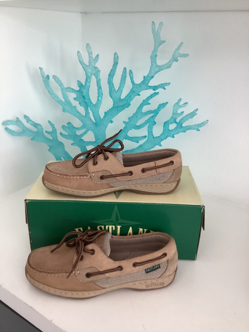 Eastland Women's Leather Sunrise Slip-On Boat Shoes Color: Tan Sz 7 - Picture 3 of 8